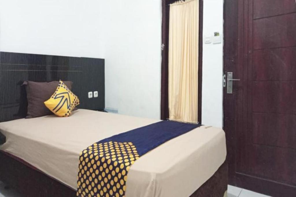 Spot On 3605 Clarichie Guest House Kupang  Kültér fotó