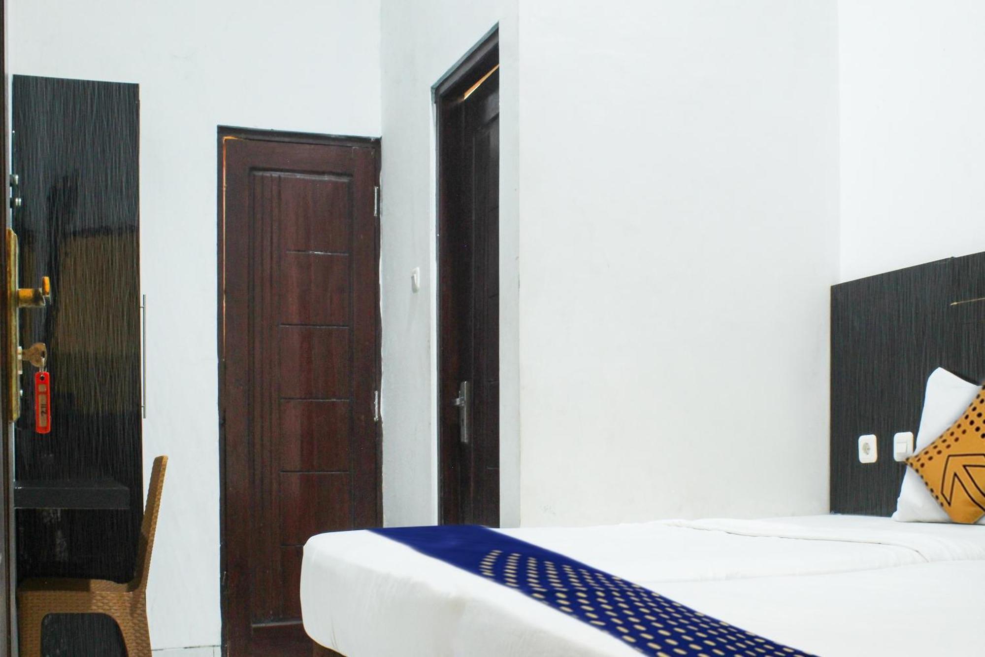 Spot On 3605 Clarichie Guest House Kupang  Kültér fotó